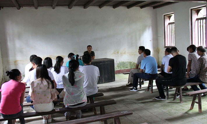 重溫黨的教育，學(xué)習(xí)黨的路線(xiàn)，鑄煉黨建之魂