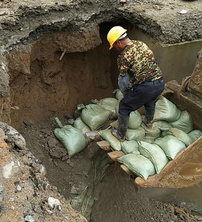 炎陵S207項目部開展滑坡、防汛應(yīng)急救援演練